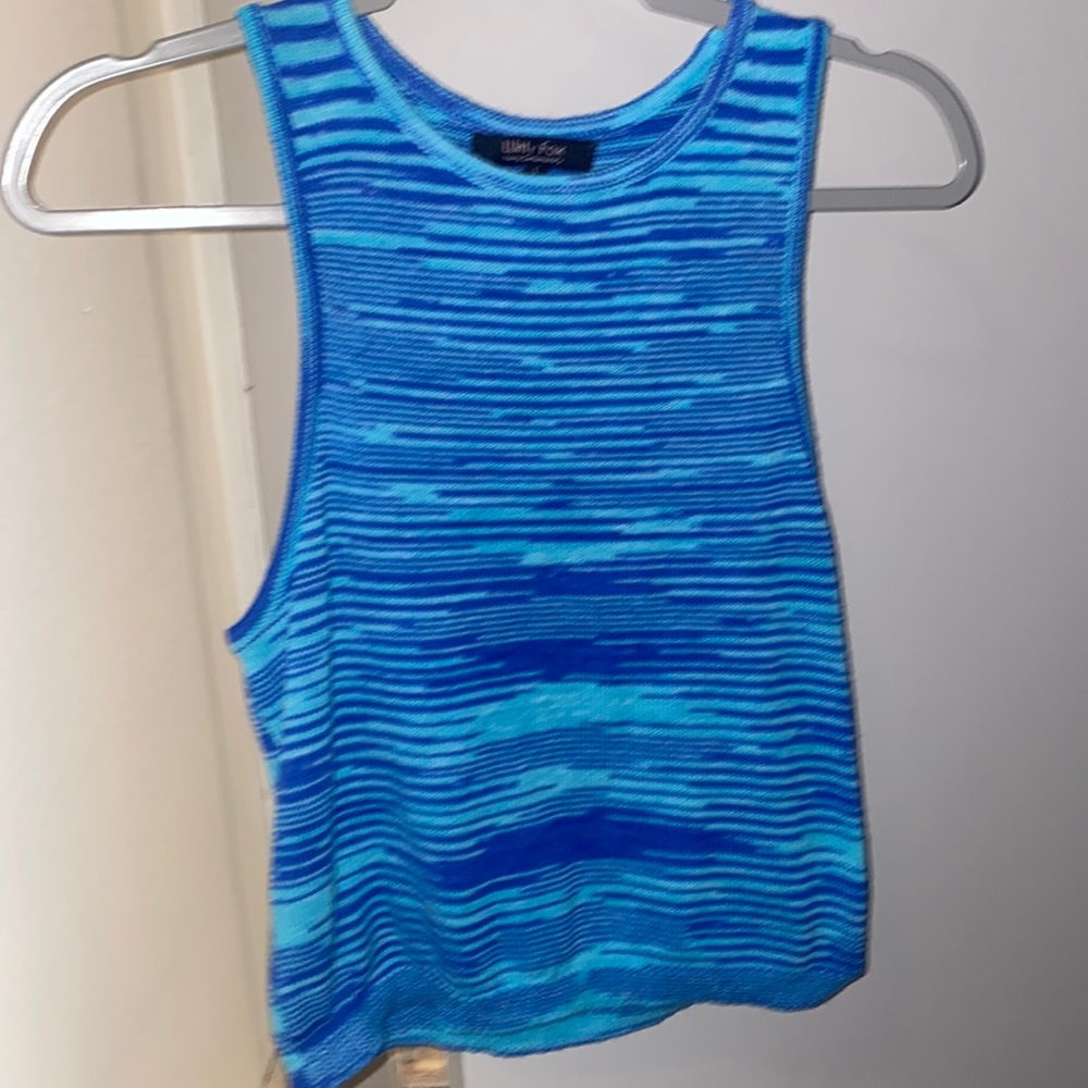 Cute and comfy cropped ribbed knit top!